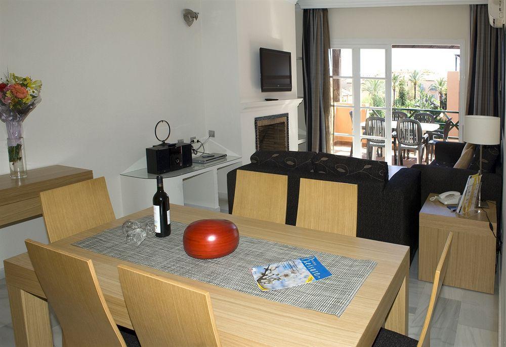 Aparthotel Mijas Costa Oasis By Grangefield Oasis Club à Sitio de Calahonda Extérieur photo